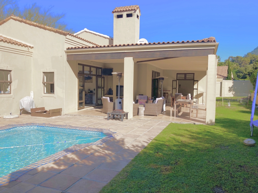 To Let 3 Bedroom Property for Rent in Avignon Western Cape